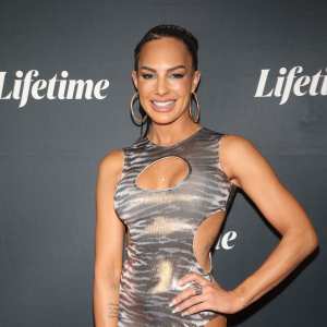 Selling Sunset-s Amanza Smith Debuts Mystery BF After Hospitalization