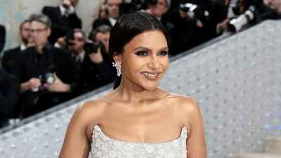 mindy-kaling-aquaphor-hand-masks