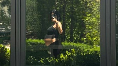 Pregnant Kourtney Kardashian Shares Growing Bumpdate Pic