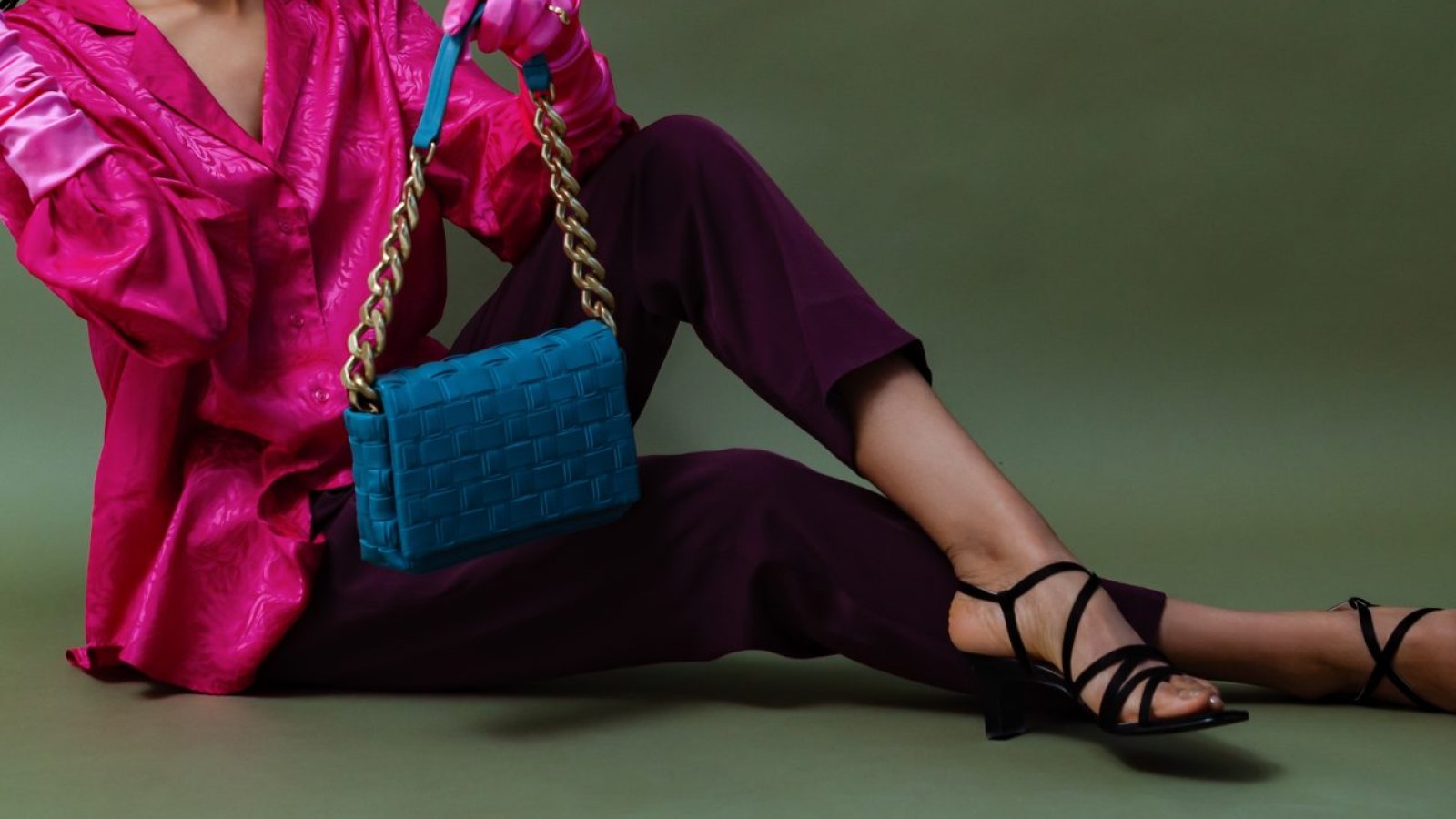 Fashion Statement Mini Bags: Elevate Your Everyday Outfit with Statement  Color Mini Bags