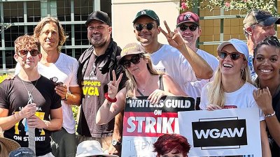 Gallery update: strike cast reunions Promo