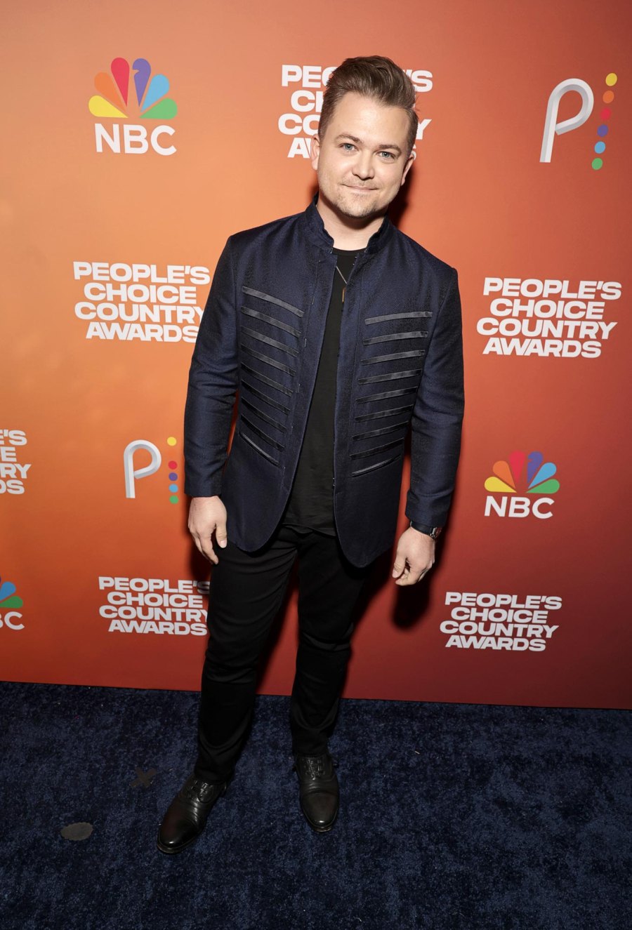 2023 People s Choice Country Awards Red Carpet Arrivals 077 Hunter Hayes