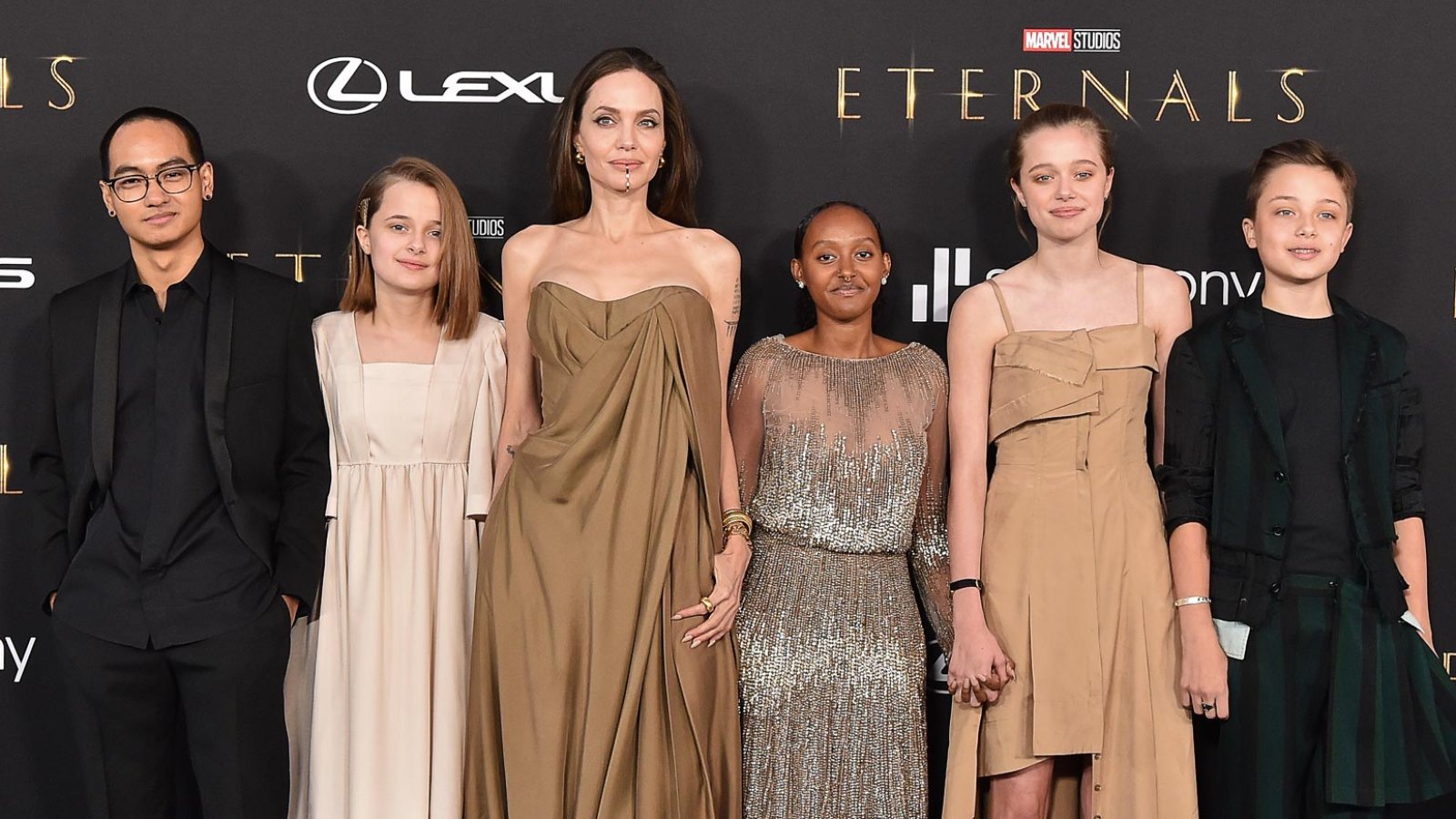 Angelina Jolie Doesn t Tell Her Kids How to Dress 324
