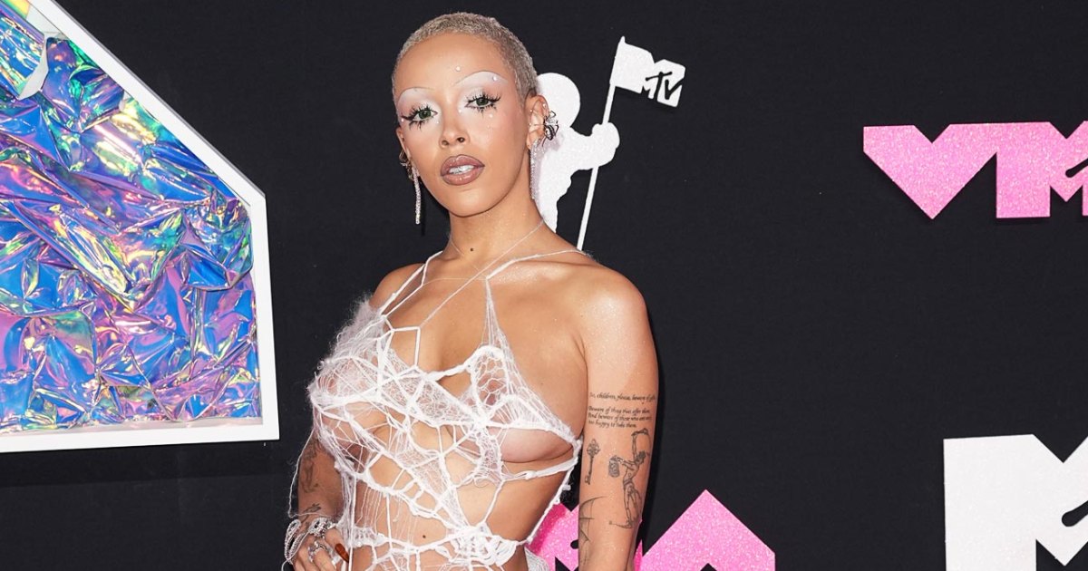 Doja Cat Covers Her Curves in a Spider Web at the 2023 MTV VMAs