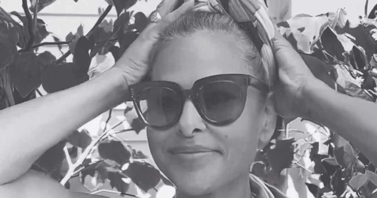 Eva Mendes Demonstrates How to Style a Head Wrap Perfectly