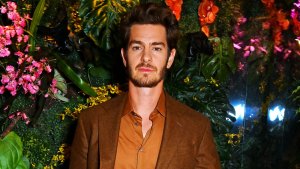Feature Andrew Garfield Masters Tonal Dressing in Crisp Autumn Outfit