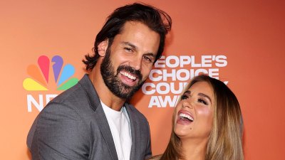 Eric Decker et Jessie James Decker GettyImages-1706895153 People's Choice Country Awards 2023