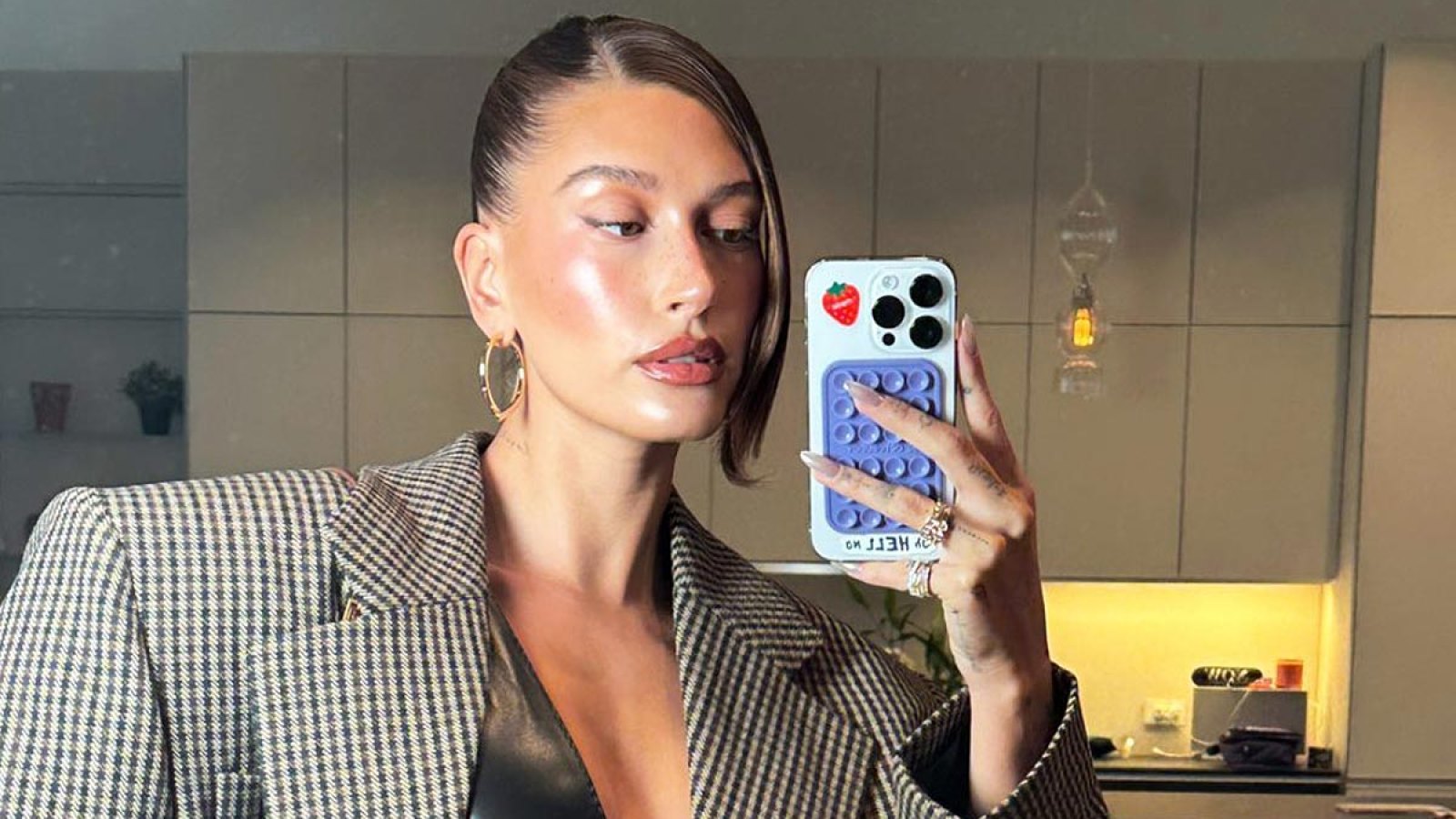 Hailey Bieber Is Hot AF in NYFW Outfit