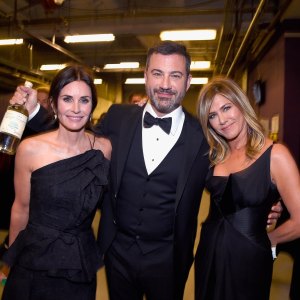 Jennifer Aniston s Inner Circle Jimmy Kimmel Courteney Cox and More Famous Friends 344