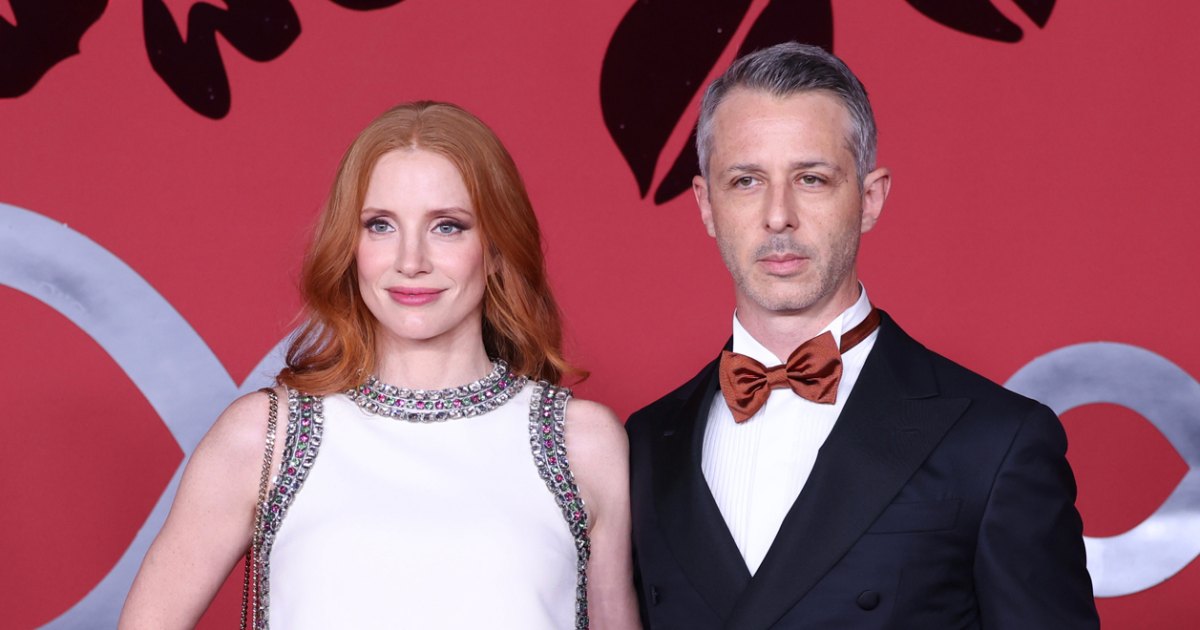 Jessica Chastain and Jeremy Strong Are a Vibe During Hotel Dance Party Jessica Chastain and Jeremy Strong Are a Vibe During Hotel Dance Party
