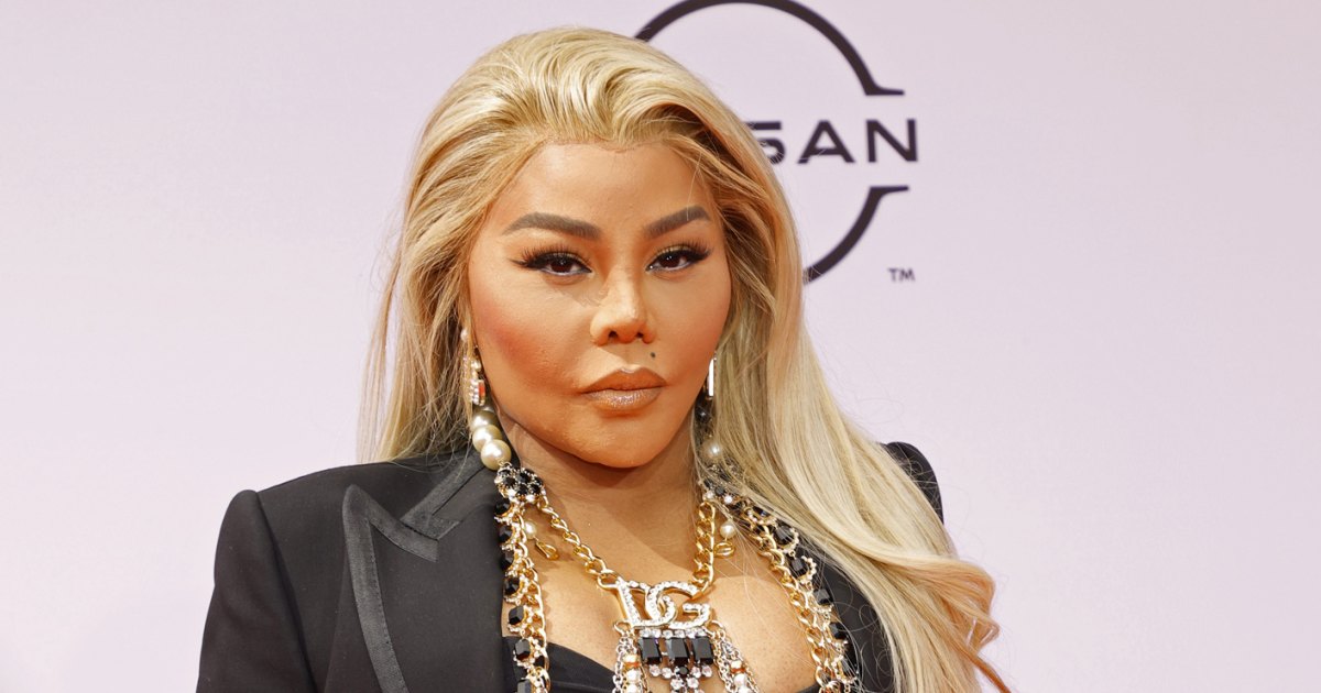 Lil Kim Says She Didn’t Approve of Heavily Retouched ‘Ebony’ Cover Lil Kim Says She Didn’t Approve of Heavily Retouched ‘Ebony’ Cover
