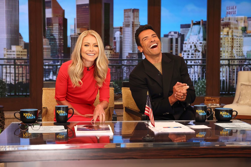 Mark Consuelos and Kelly Ripa Get Flirty on 'Live' While Gushing Over Their Naked Bodies