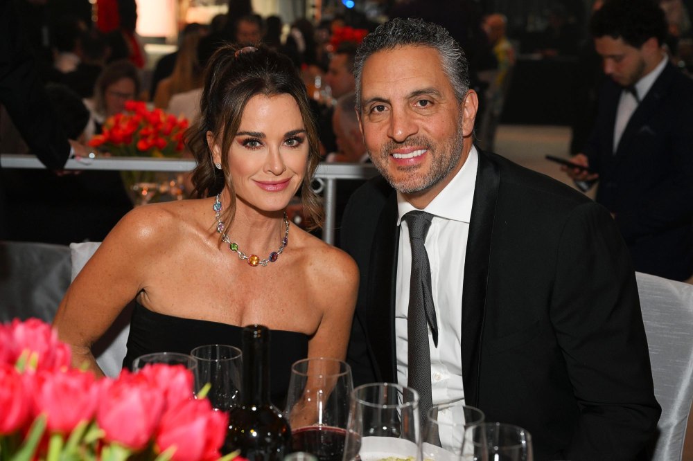 Mauricio Umansky Backtracks on Kyle Richards Marriage Comments Says They Are Currently Separated 326