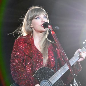 NFL Debuts Taylor Swift Promo