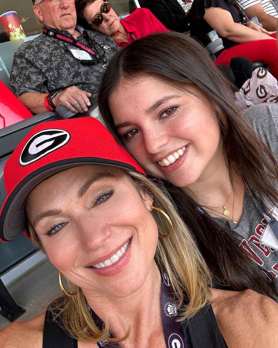 October 2022 Amy Robach Sweetest Photos With Daughters With Daughters Ava and Annalise