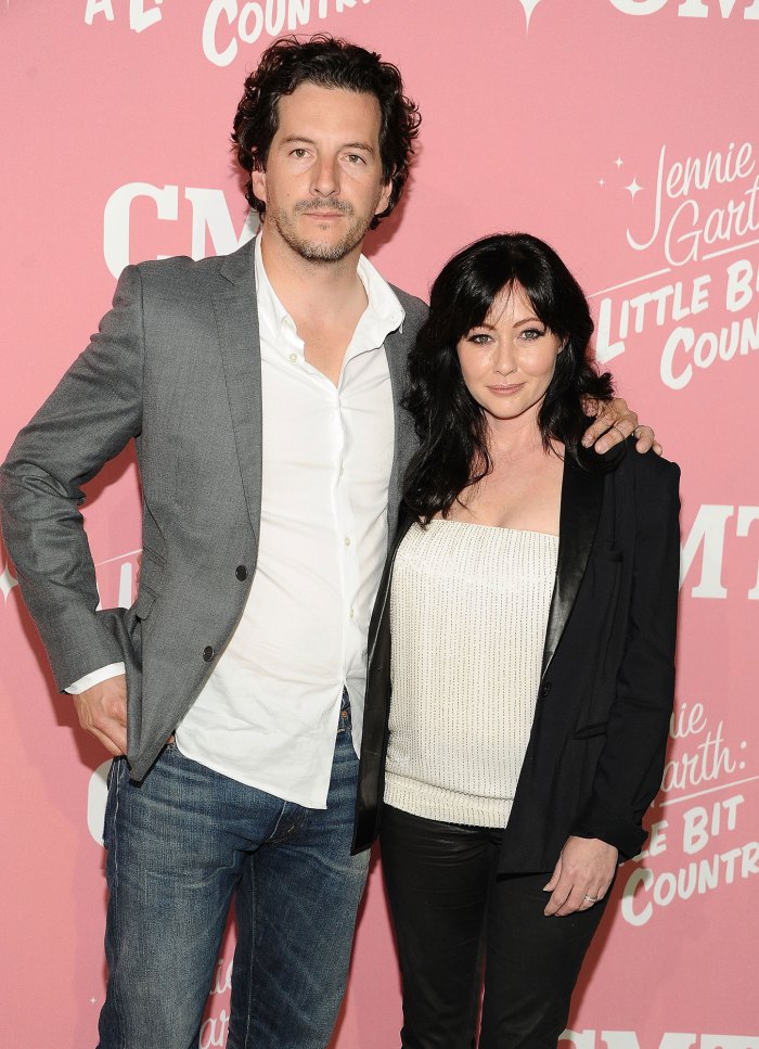 Shannen Doherty Jokes About Divorce During Reunion With Beverly Hills 90210 Costars