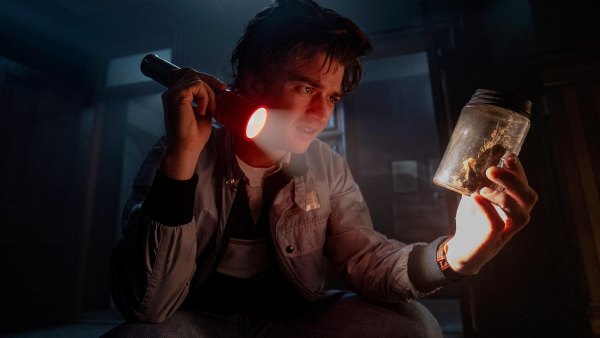 Stranger Things Writers Offer 1st Glimpse at Final Season With a Terrifying Steve Harrington Scene 132