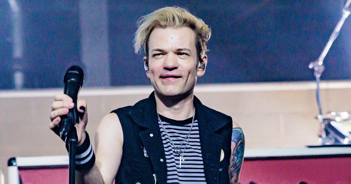 Sum 41’s Deryck Whibley Hospitalized for Pneumonia After Wrapping Up Tour Sum 41’s Deryck Whibley Hospitalized for Pneumonia After Wrapping Up Tour