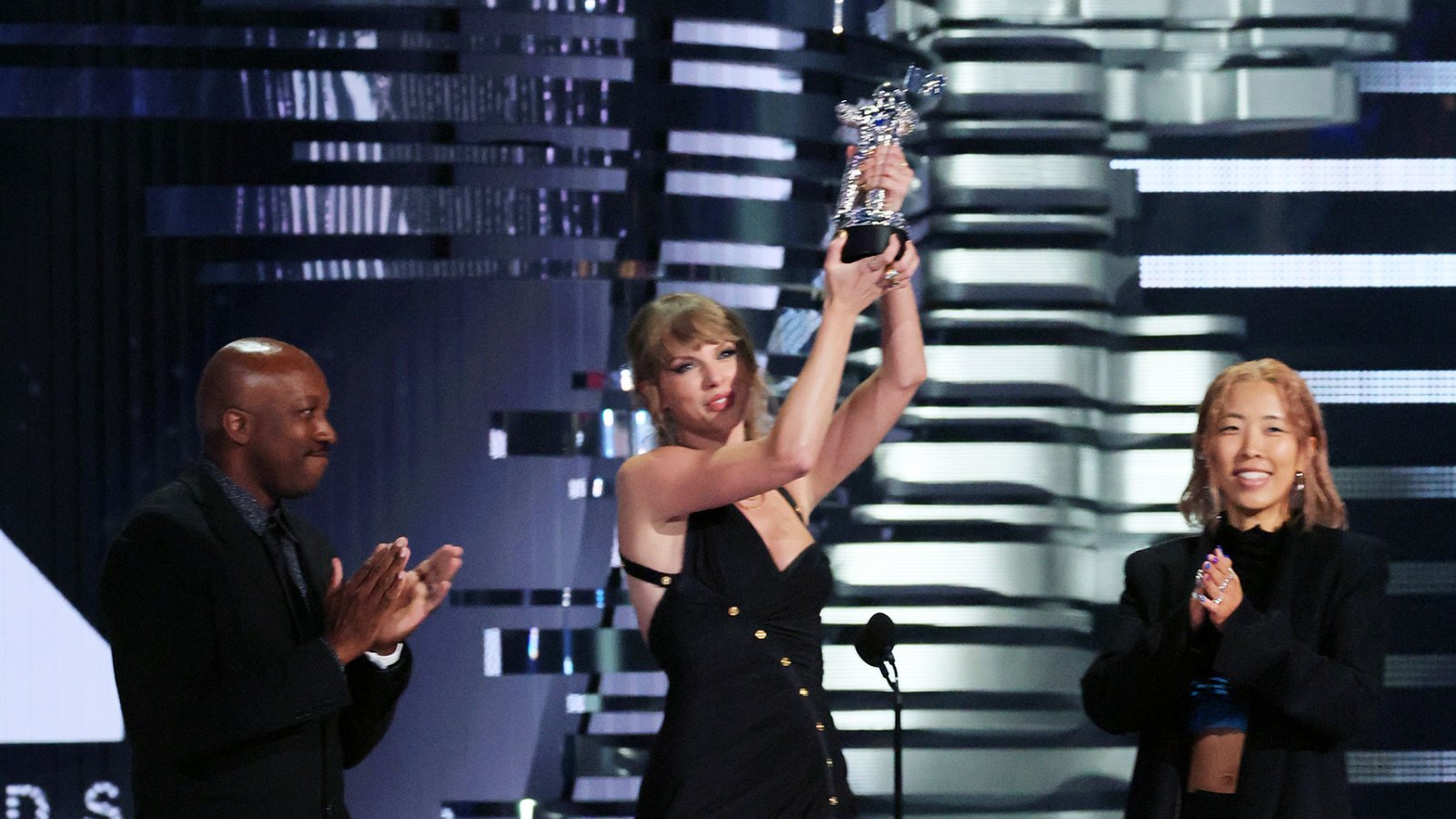 Taylor Swift Makes MTV Video Music Awards History With 4th Video of the Year Win