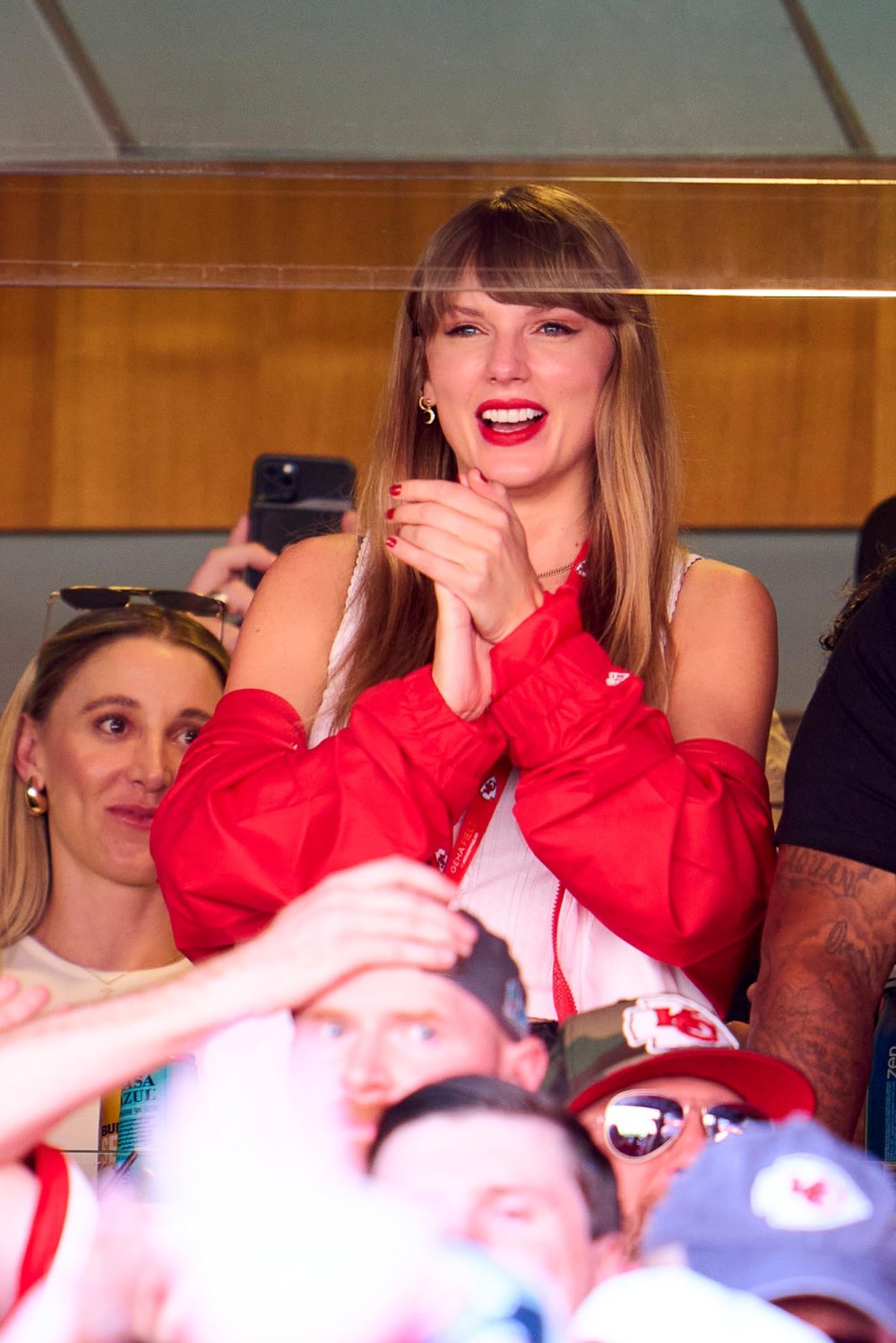 Taylor Swift Travis Kelce Spotted Cozying Up Together After Chiefs Game 299