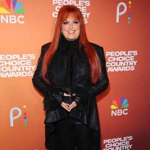 Wynonna Judd Honors Late Mom Naomi in Country Champion Award Speech at People s Choice Country Awards 101