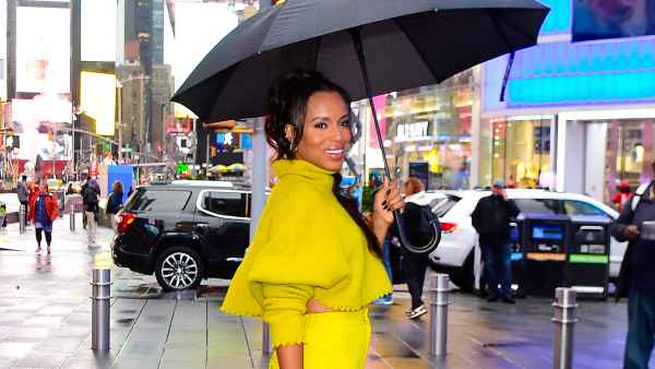 kerry-washington-yellow-turtleneck