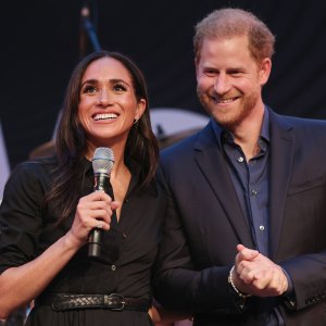 meghan-markle-banana-republic-dress