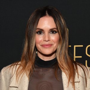 rachel-bilson-amazon-osea-mist