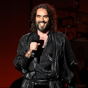 Russell Brand Receives Standing Ovation at U.K. Comedy Show Hours After Sexual Assault Scandal