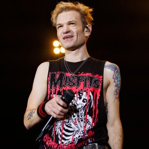 Sum 41 Frontman Deryck Whibley Discharged From Hospital After Pneumonia Battle, Wife Ari Says