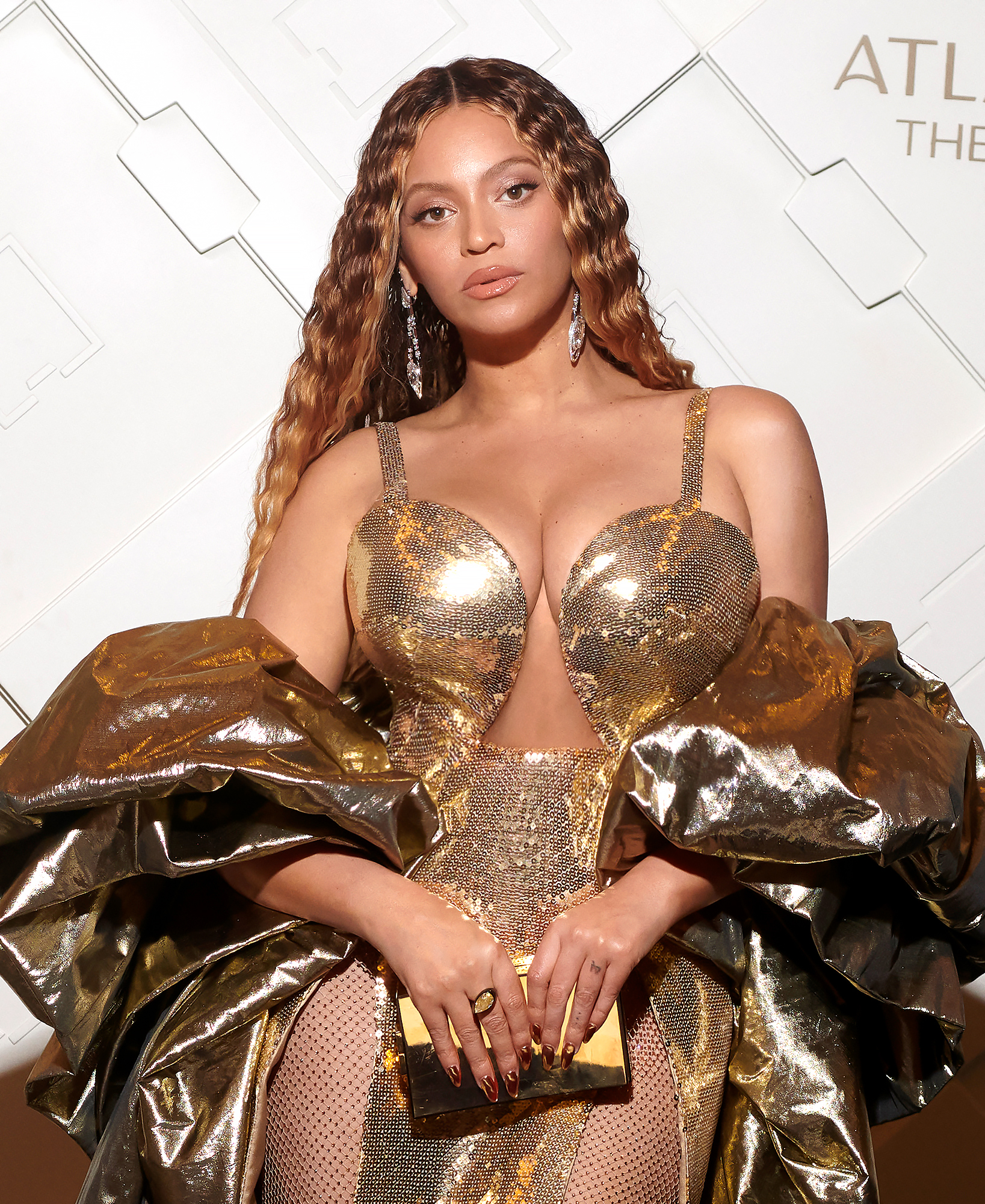 Unbelievable Celebrity Hair Transformations of 2023: Florence Pugh, Halle Bailey, and Beyond!