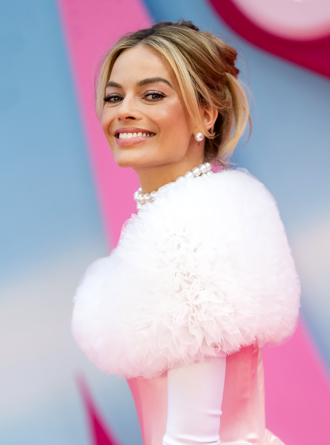 Unbelievable Celebrity Hair Transformations of 2023: Florence Pugh, Halle Bailey, and Beyond!