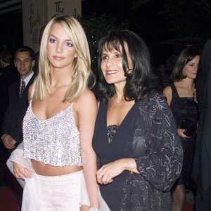 Britney Spears Slams Mom Lynne for Promoting Book