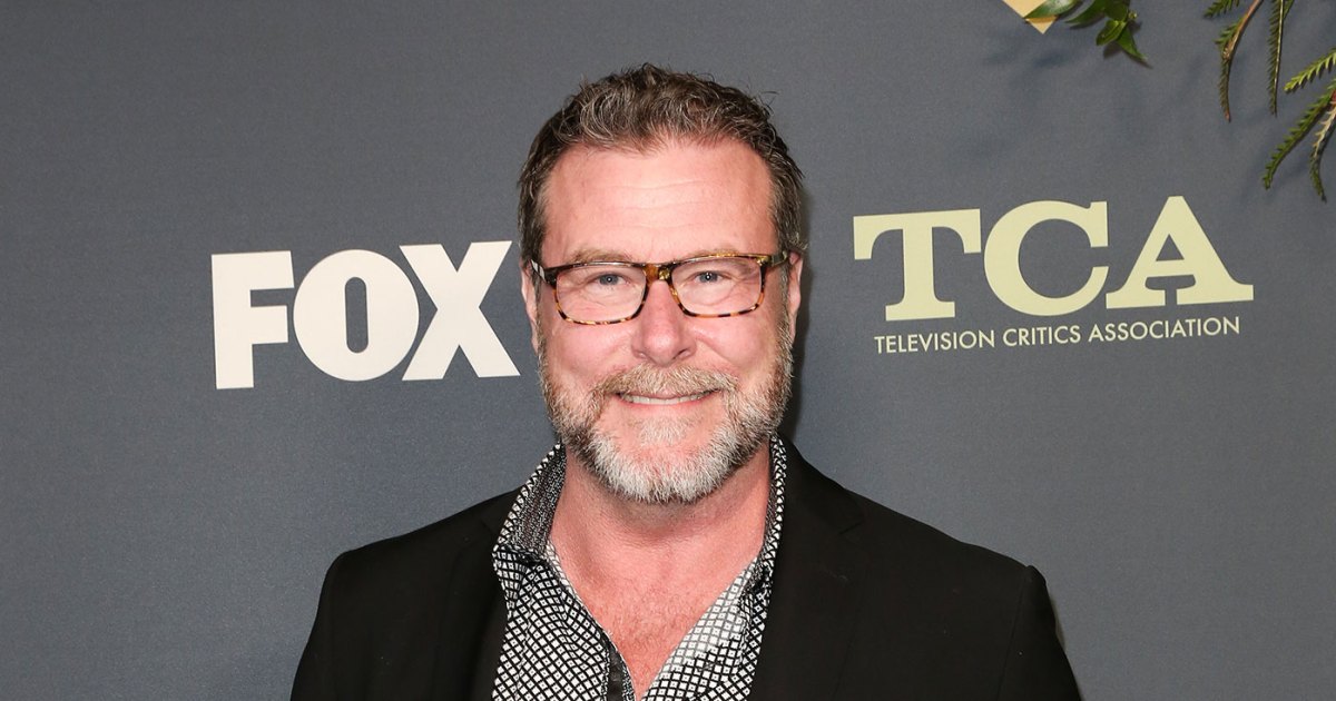 Dean McDermott Kisses Lily Calo During Airport Drop Off Dean McDermott Kisses Lily Calo During Airport Drop Off
