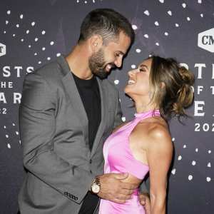 Eric Decker Strips Down to His Apron in Support of Jessie James