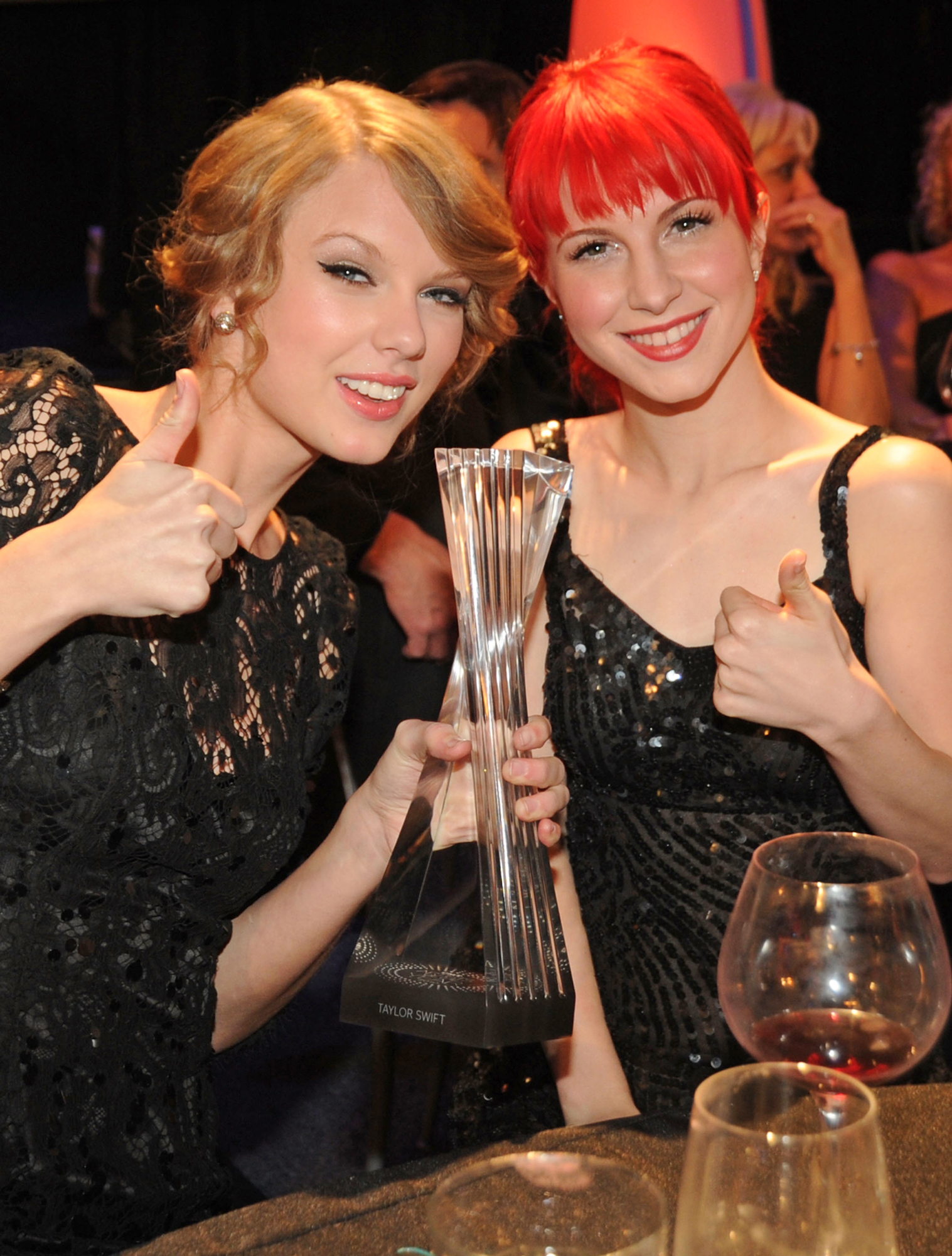 https://www.usmagazine.com/wp-content/uploads/2023/10/Hayley-Williams-Reveals-How-She-and-Taylor-Swift-Became-Friends-1.jpg?quality=86&strip=all