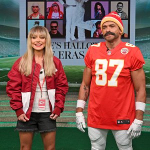 Kelly Ripa and Mark Consuelos Go All Out With Couples Halloween Costume
