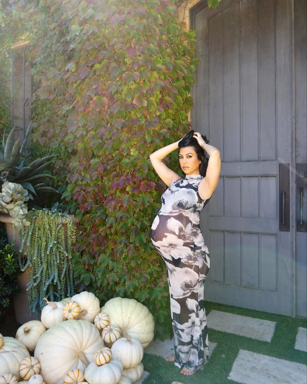 Kourtney Kardashian Shares Bumpdate: ‘’Tis the Season’