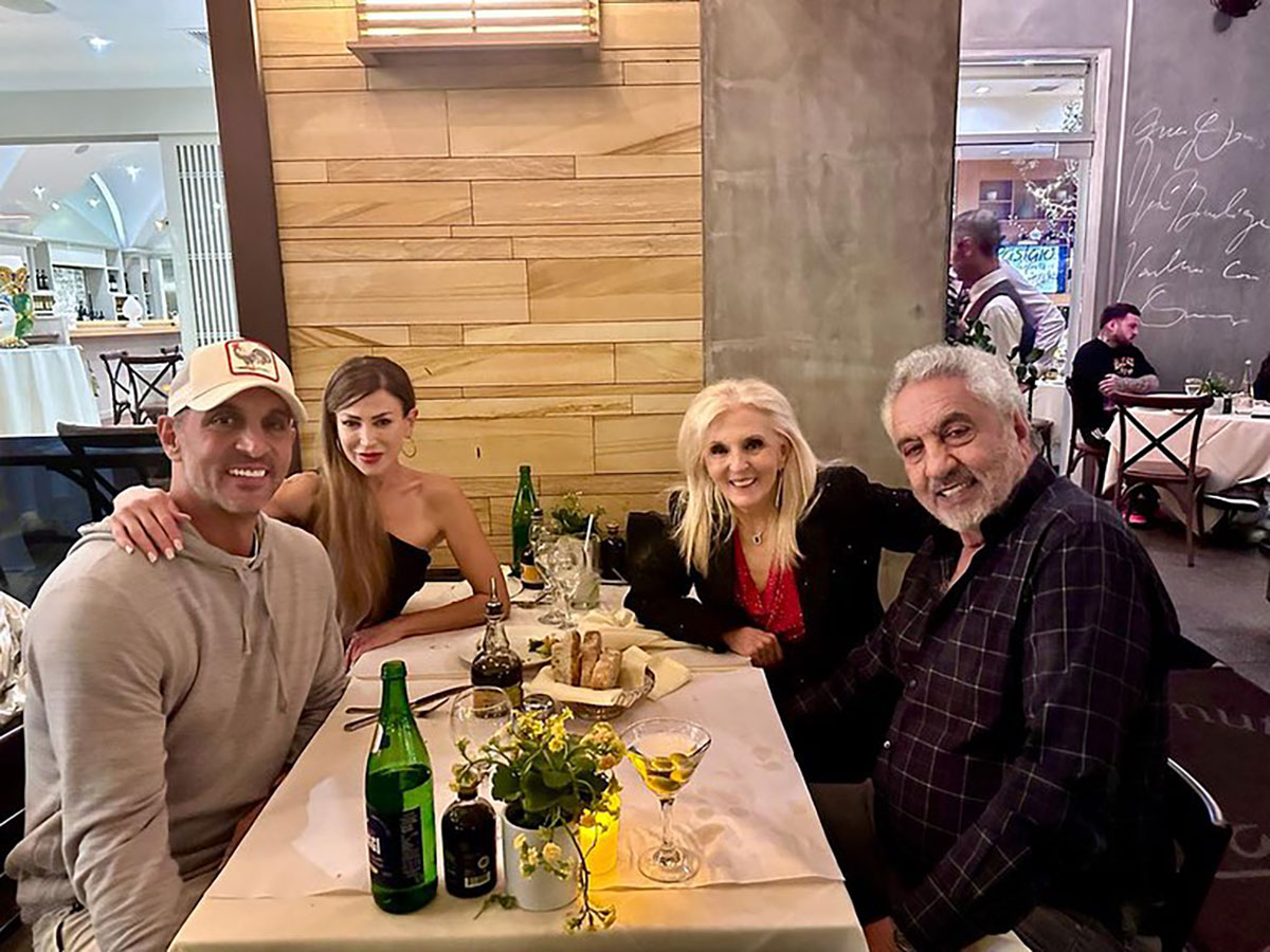 Mauricio Umansky Shuts Down Wild Romance Speculation After Dinner Date With Leslie Bega