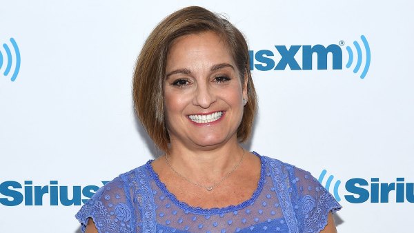 Olympian Mary Lou Retton is ‘Fighting for Her Life’ in Hospital with Pneumonia