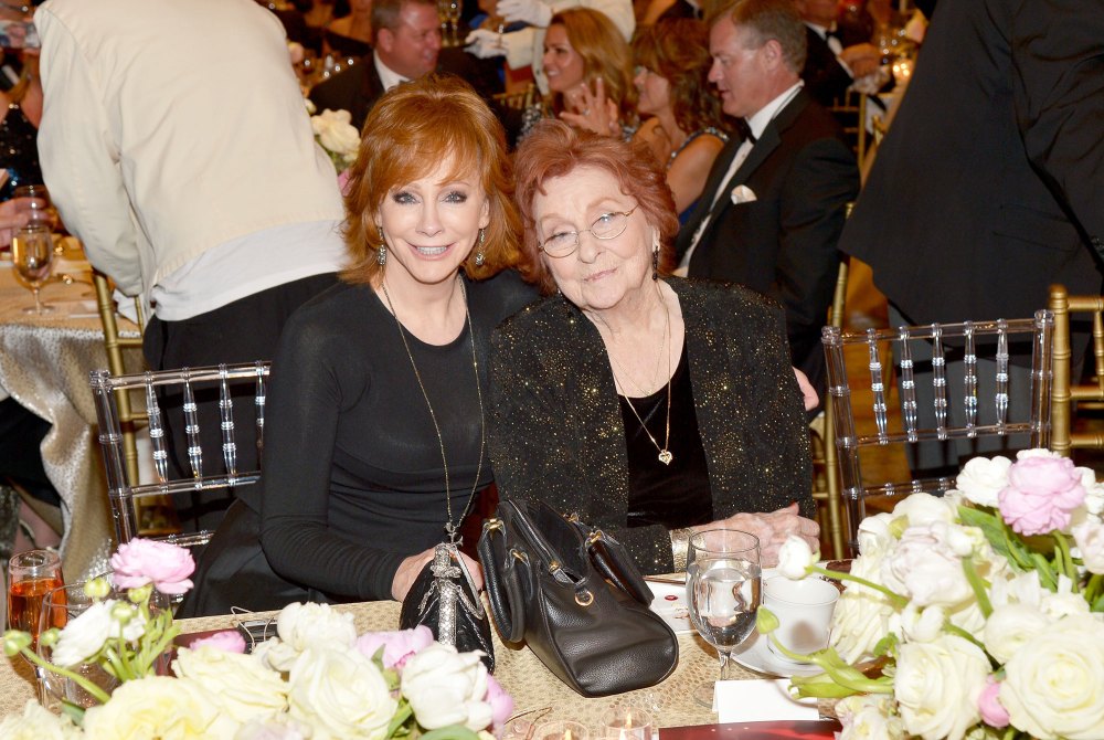 Reba McEntire Reveals She Almost Quit Singing After Her Mothers Death in 2020