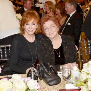 Reba McEntire Reveals She Almost Quit Singing After Her Mothers Death in 2020