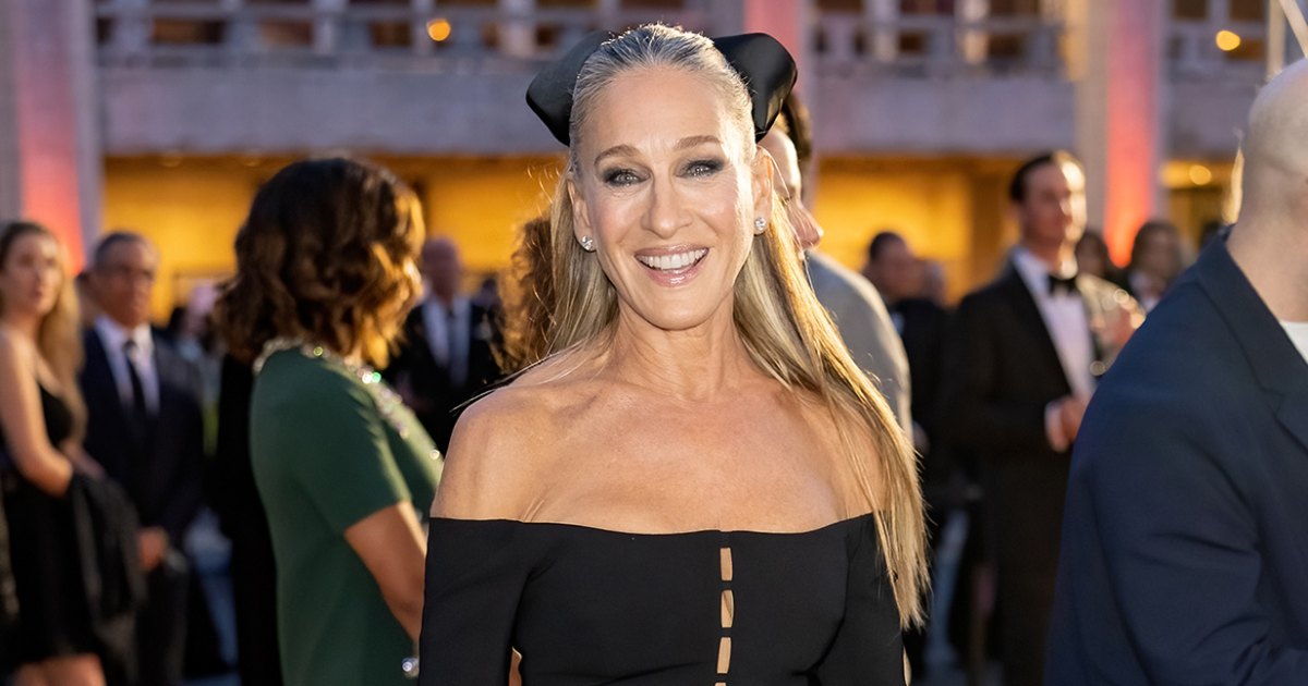 Sarah Jessica Parker Pulls a Carrie Bradshaw in Mismatched Shoes Sarah Jessica Parker Pulls a Carrie Bradshaw in Mismatched Shoes