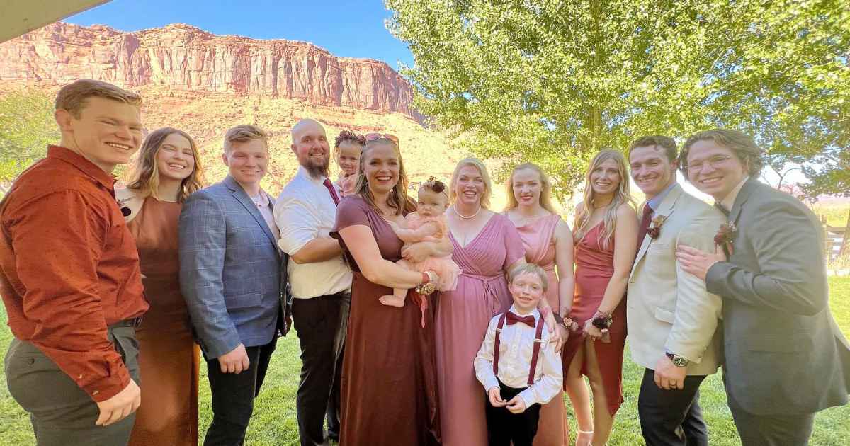Sister Wives' Janelle Brown Poses With Kids at Christine's Wedding | Us Weekly Sister Wives' Janelle Brown Poses With Kids at Christine's Wedding | Us Weekly