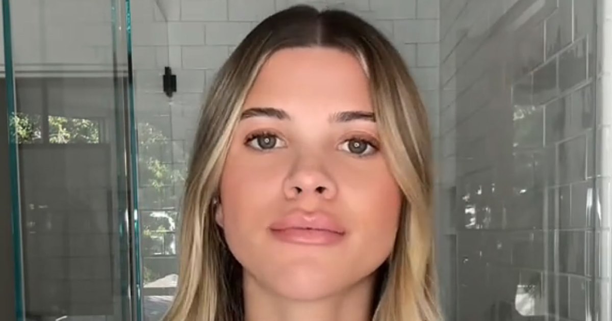 Sofia Richie Hops on ‘Pumpkin Spice’ Lip Trend and Demonstrates the Look Sofia Richie Hops on ‘Pumpkin Spice’ Lip Trend and Demonstrates the Look