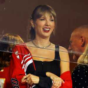 Taylor Swift Rocks Sports Commentator Erin Andrews Kansas City Chiefs Jacket