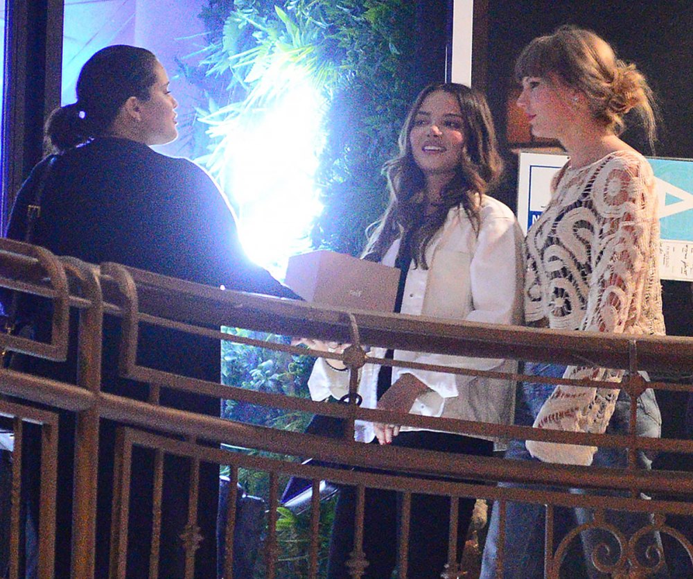 Taylor Swift Steps Out for Girls Night With Selena Gomez After Whirlwind Weekend With Travis Kelce 1 3
