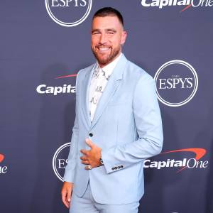 Travis Kelce Hilariously Accepts On the Map Friendship Bracelet From Swifie 3