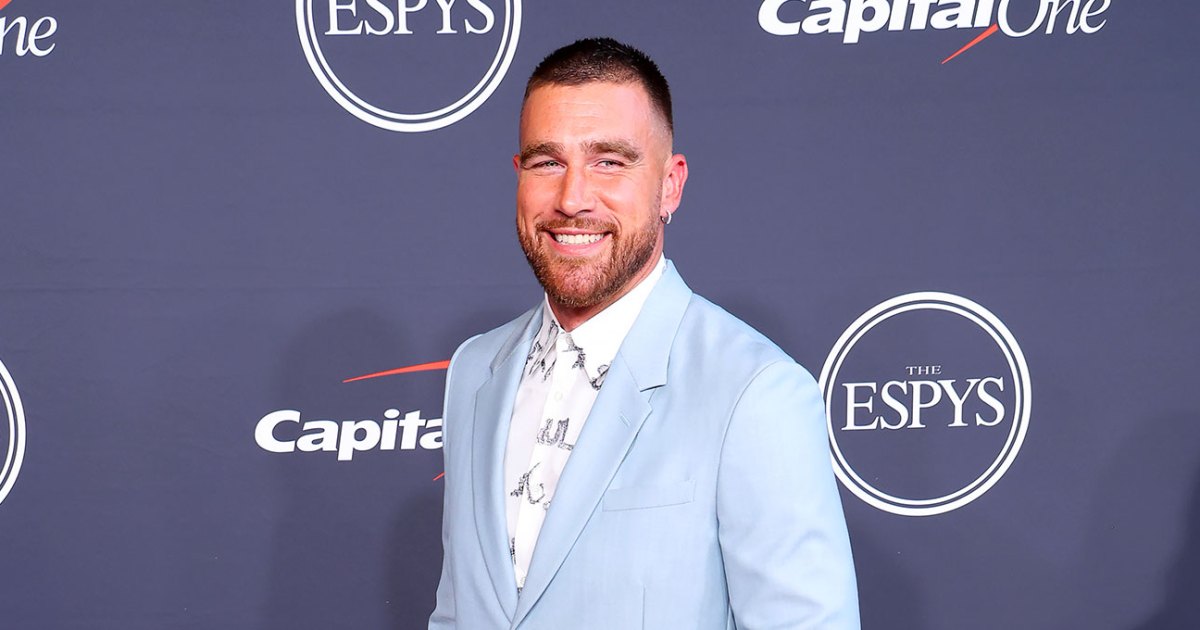 Travis Kelce Hilariously Accepts On the Map Friendship Bracelet From Swifie