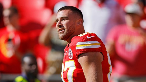 Travis Kelce Proves He s the Kansas City Chiefs No. 1 Hype Man During Los Angeles Chargers Game 459